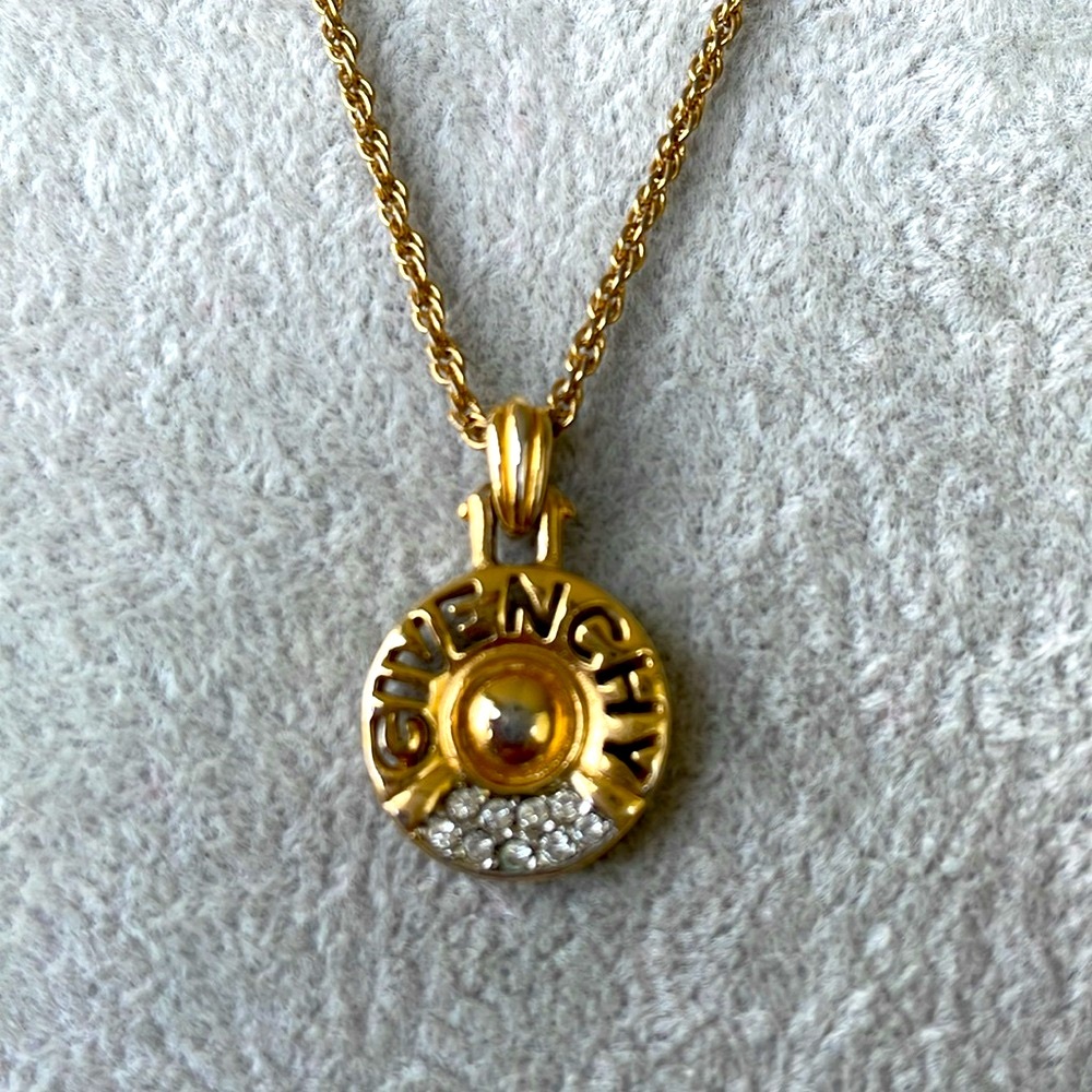 Givenchy Medallion Vintage Pendant Necklace